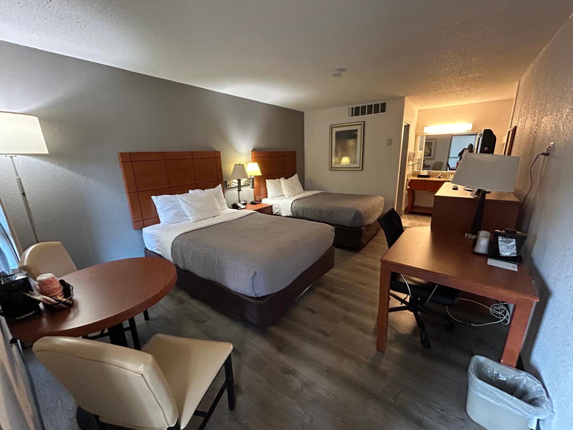 Quality Inn University Lansing Exterior photo